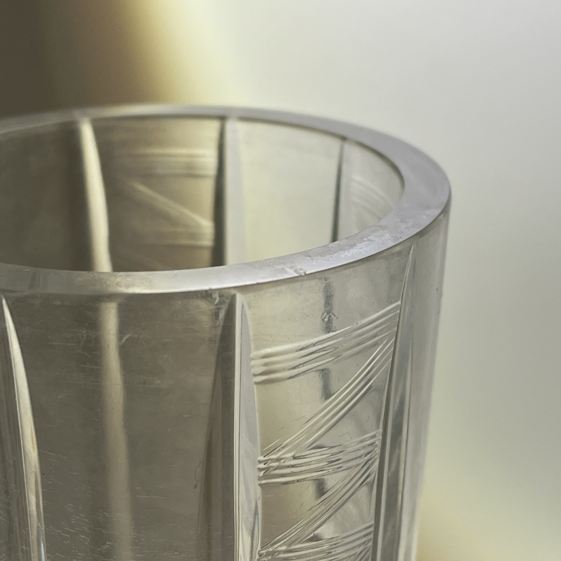 Ваза "Вертикальные полосы", автор Л.О. Юрген, хрусталь, алмазная грань, Ленинградский завод художественного стекла (ЛЗХС), СССР, 1960-1980 гг.