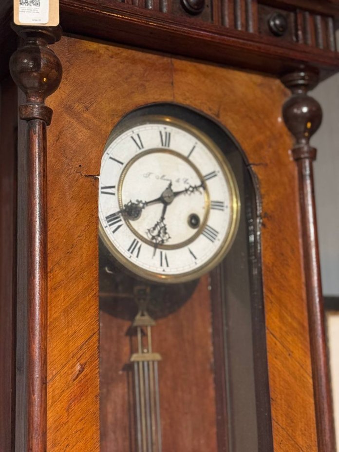 Часы настенные, фирма "Генри Мозер и Ко" (Henry Moser & cie), дерево, металл, стекло, Швейцария, 1900-1920 гг.