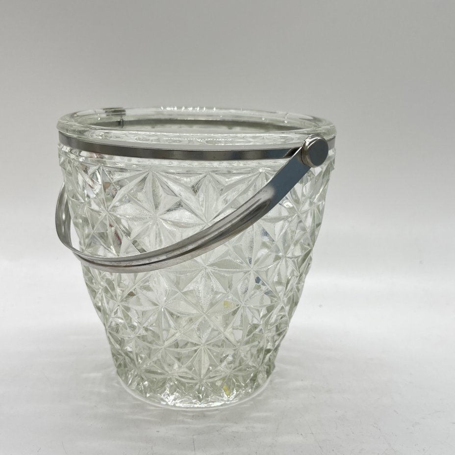 Конфетница в виде ведерка с ручкой