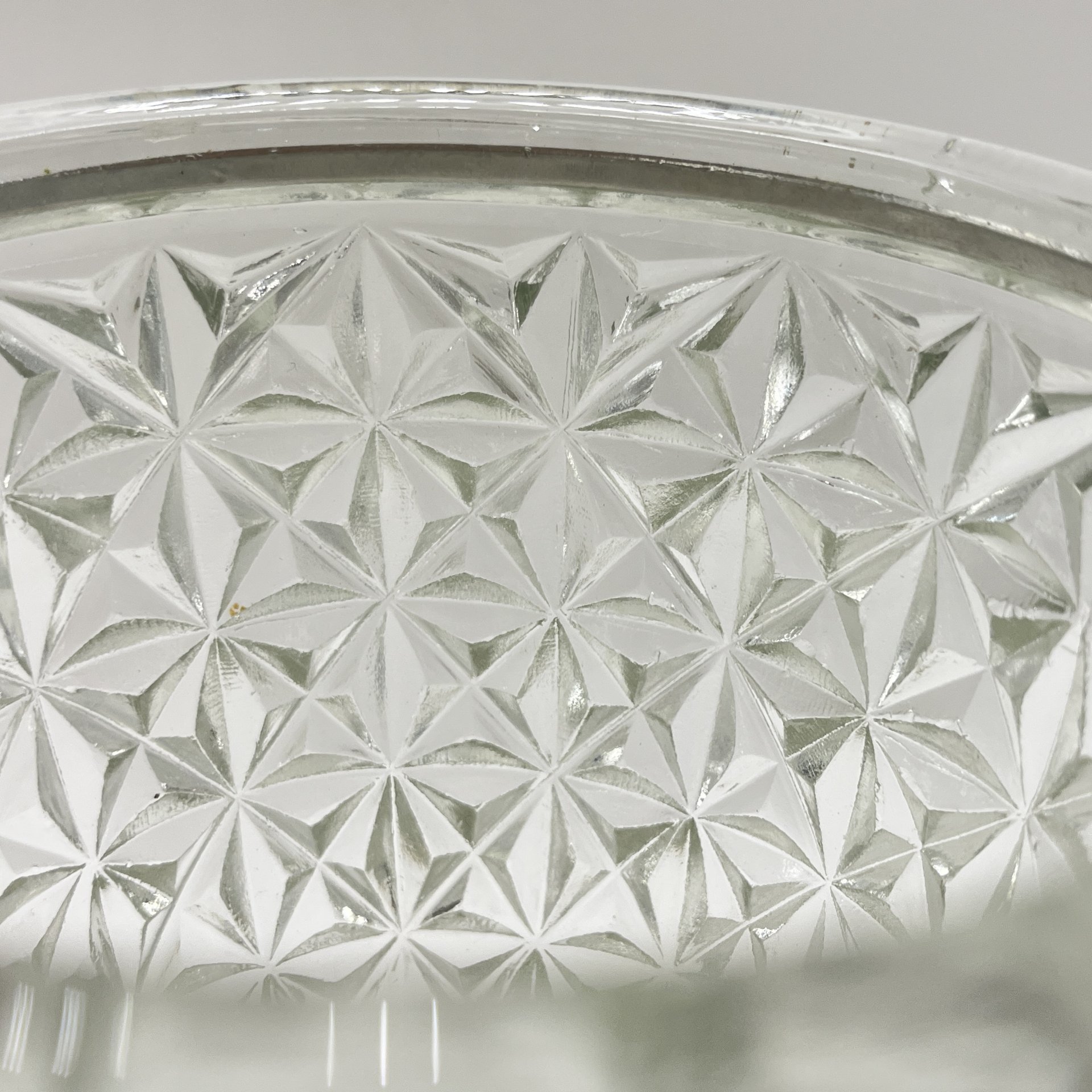 Конфетница в виде ведерка с ручкой