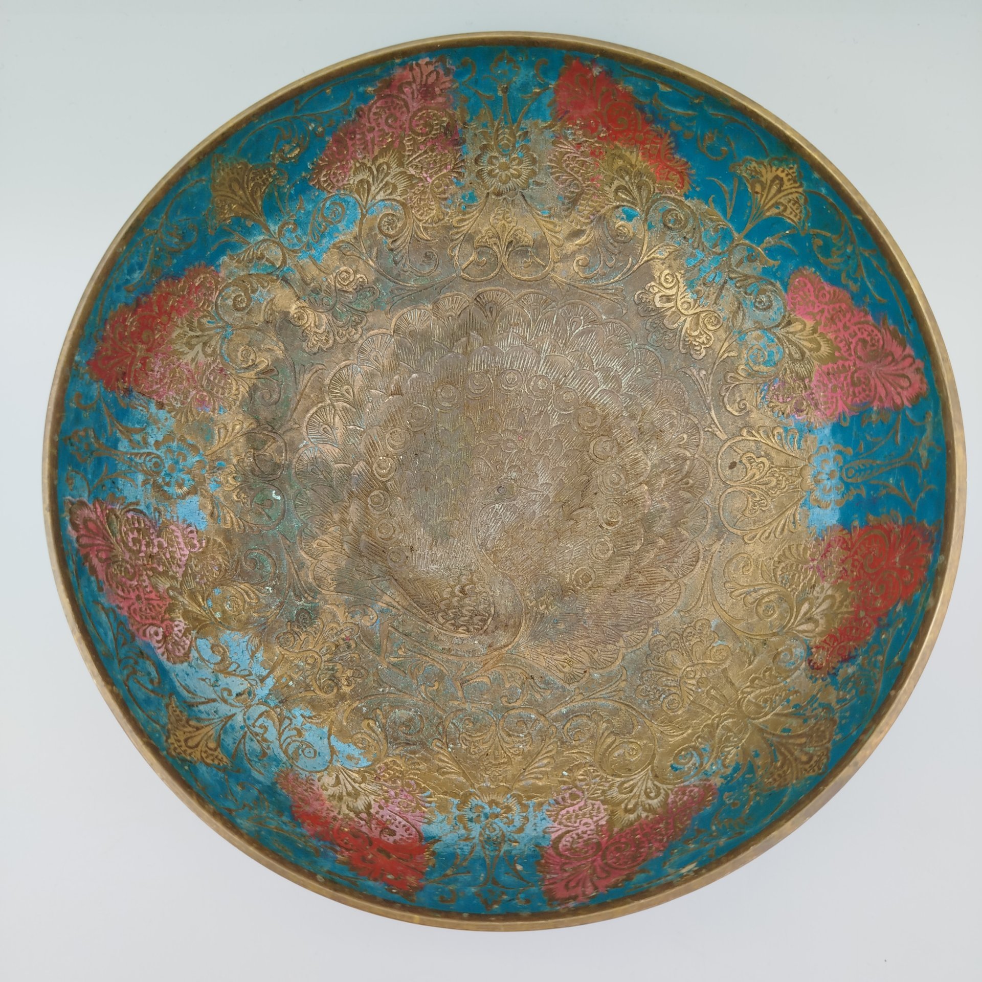 Конфетница в восточном стиле, украшенная изображением павлина, латунь, холодные эмали, Индия, 1970-1990 гг.