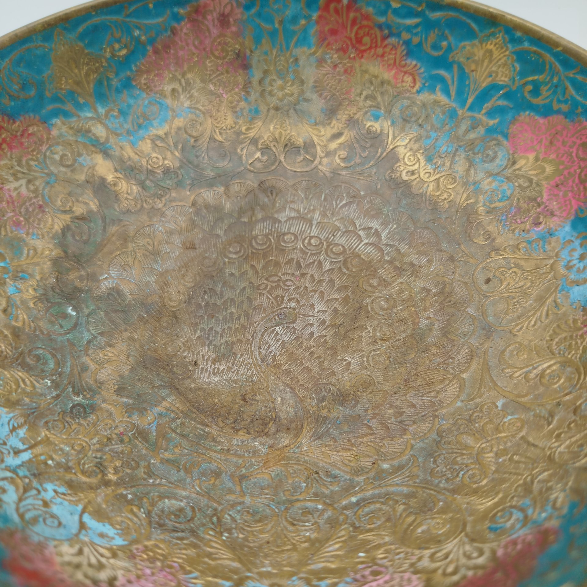 Конфетница в восточном стиле, украшенная изображением павлина, латунь, холодные эмали, Индия, 1970-1990 гг.