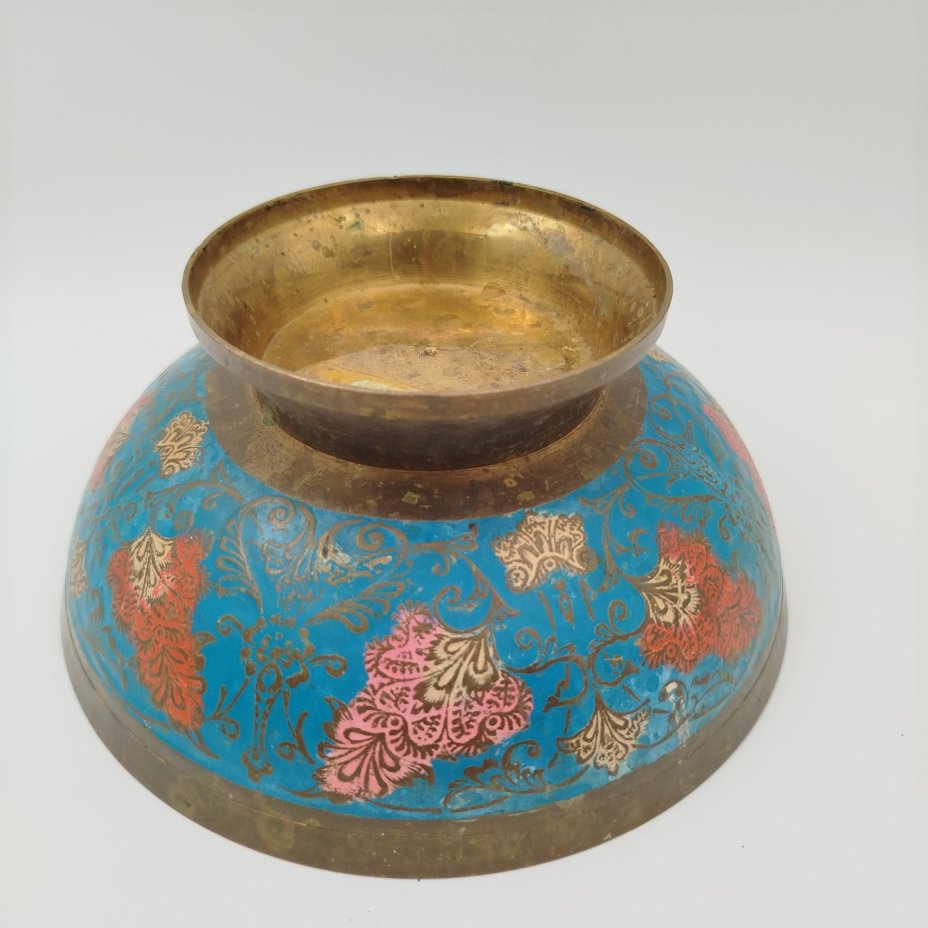 Конфетница в восточном стиле, украшенная изображением павлина, латунь, холодные эмали, Индия, 1970-1990 гг.