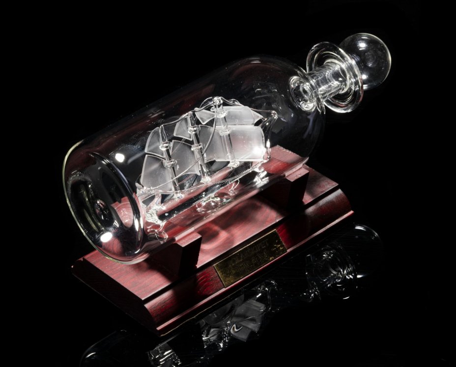 Композиция настольная корабль в бутылке "Polarskipet Fram", стекло, дерево, фирма "Mayflower glass", Англия, 1990-2015 гг., Mayflower Glass