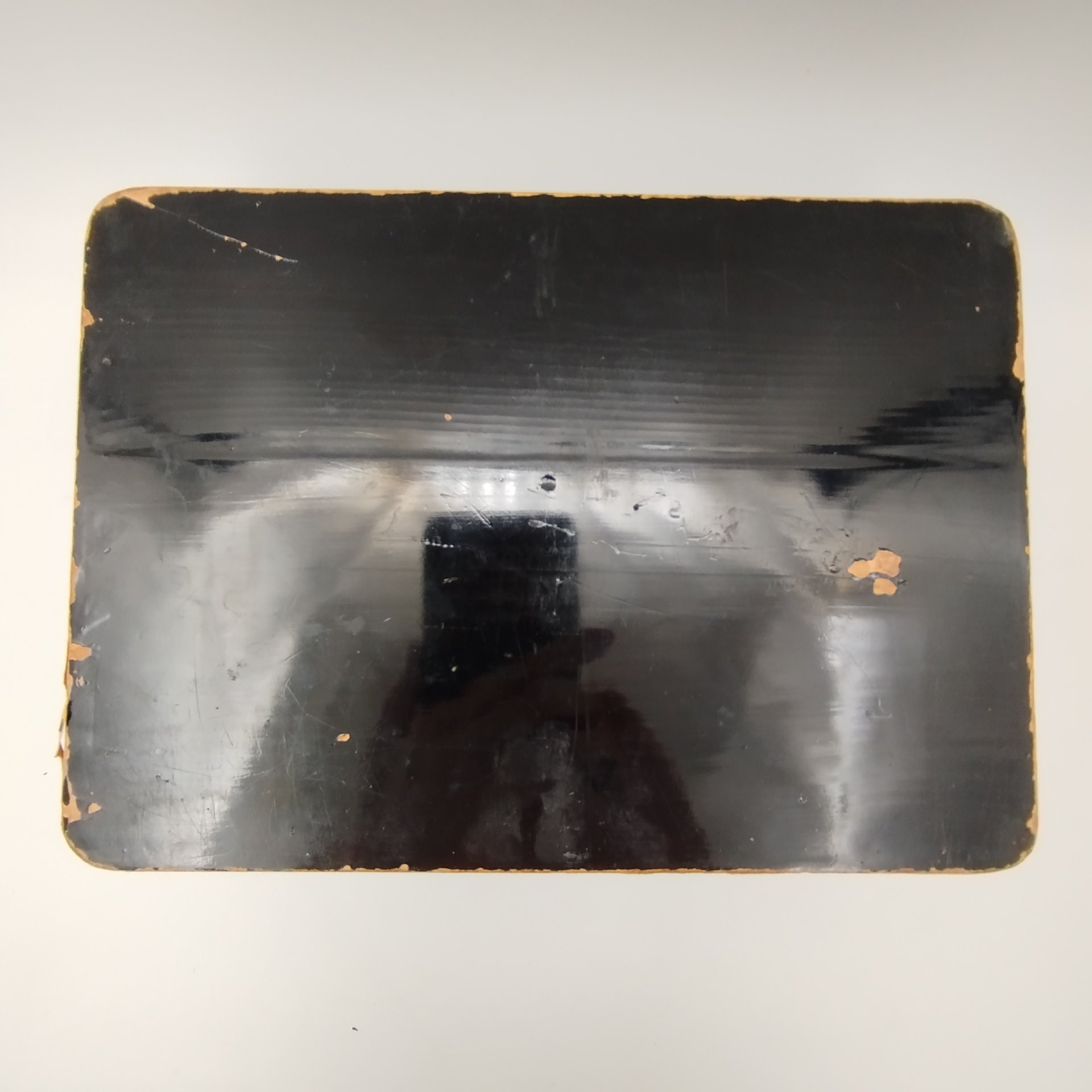 Шкатулка прямоугольной формы с изображением птиц в зарослях