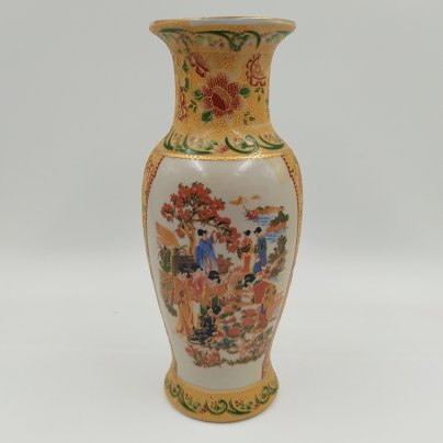 Ваза с изображением жанровых сцен и растительным декором, фарфор, печать, золочение, Китай, 1970-1990 гг.