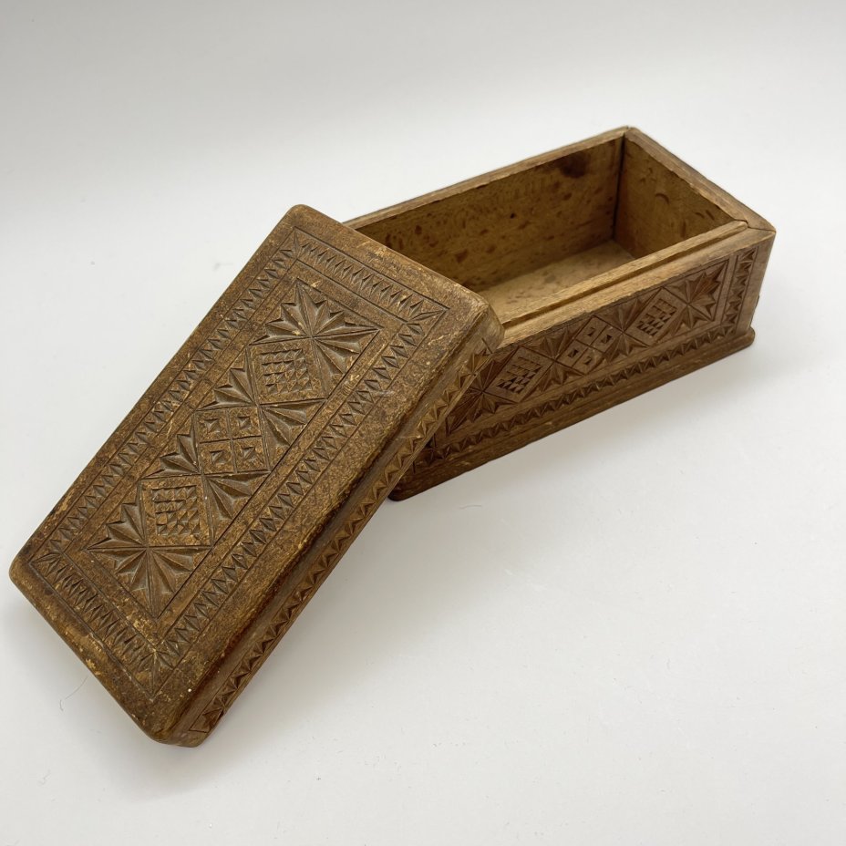 Шкатулка с резным декором прямоугольной формы (под реставрацию), дерево, СССР, 1950-1970 гг.