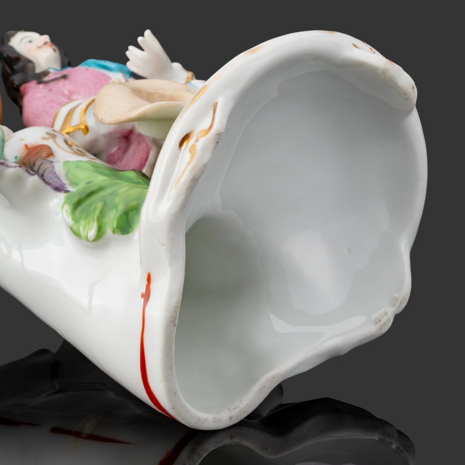 Ваза для небольшого букета в виде галантного кавалера, одетого по моде XVIII века