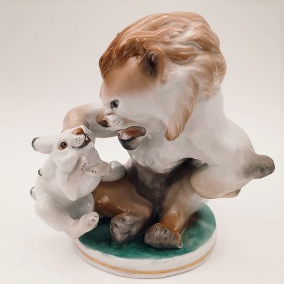 Статуэтка "Заяц во хмелю", скульптор Б.Я. Воробьев, фарфор, роспись, золочение, Ленинградский фарфоровый завод (ЛФЗ), СССР, 1950-1960 гг.