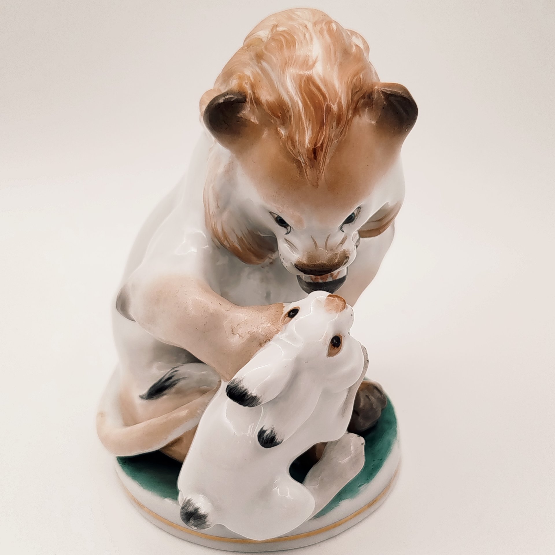 Статуэтка "Заяц во хмелю", скульптор Б.Я. Воробьев, фарфор, роспись, золочение, Ленинградский фарфоровый завод (ЛФЗ), СССР, 1950-1960 гг.