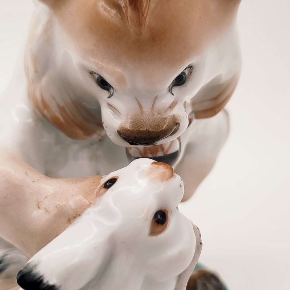 Статуэтка "Заяц во хмелю", скульптор Б.Я. Воробьев, фарфор, роспись, золочение, Ленинградский фарфоровый завод (ЛФЗ), СССР, 1950-1960 гг.