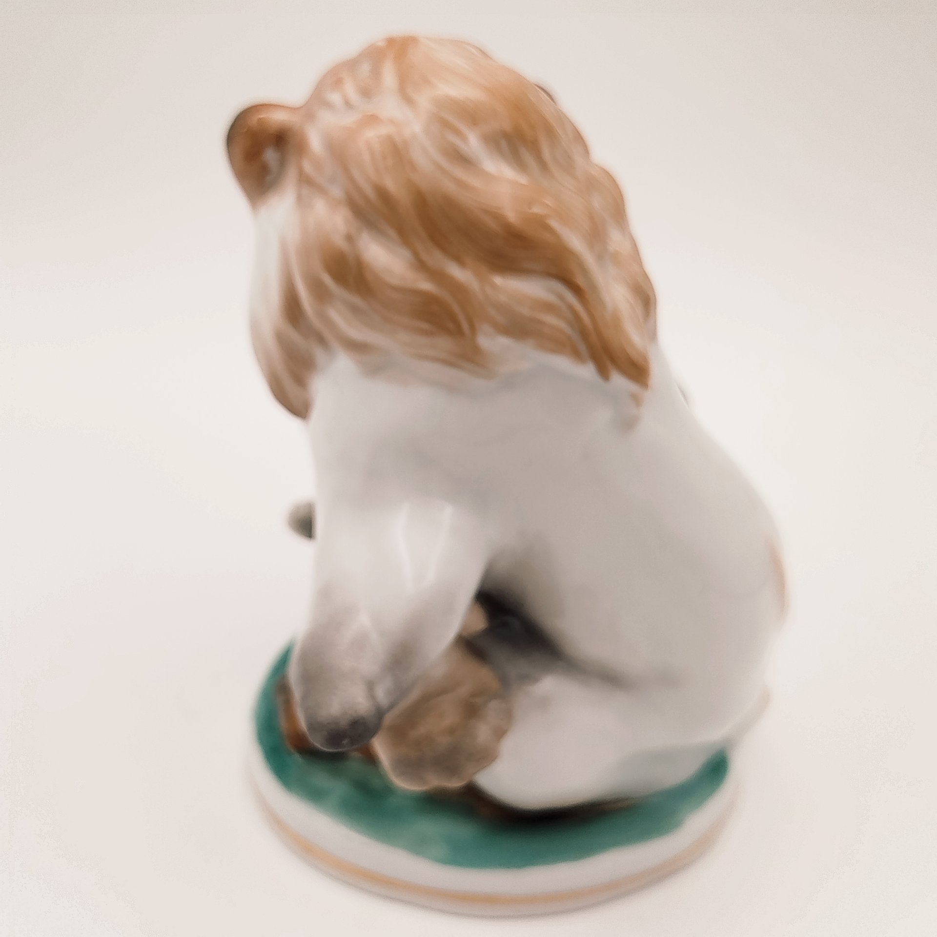 Статуэтка "Заяц во хмелю", скульптор Б.Я. Воробьев, фарфор, роспись, золочение, Ленинградский фарфоровый завод (ЛФЗ), СССР, 1950-1960 гг.