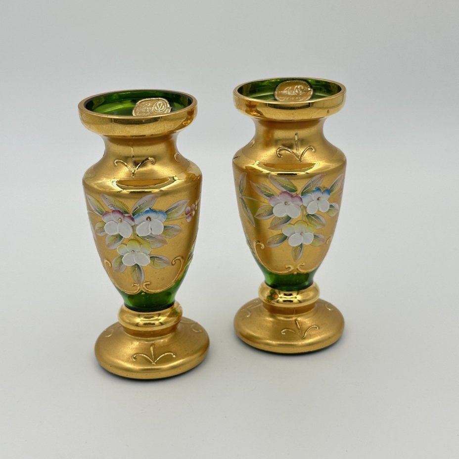 Вазочки парные с лепным цветочным декором, "Bohemian glass"