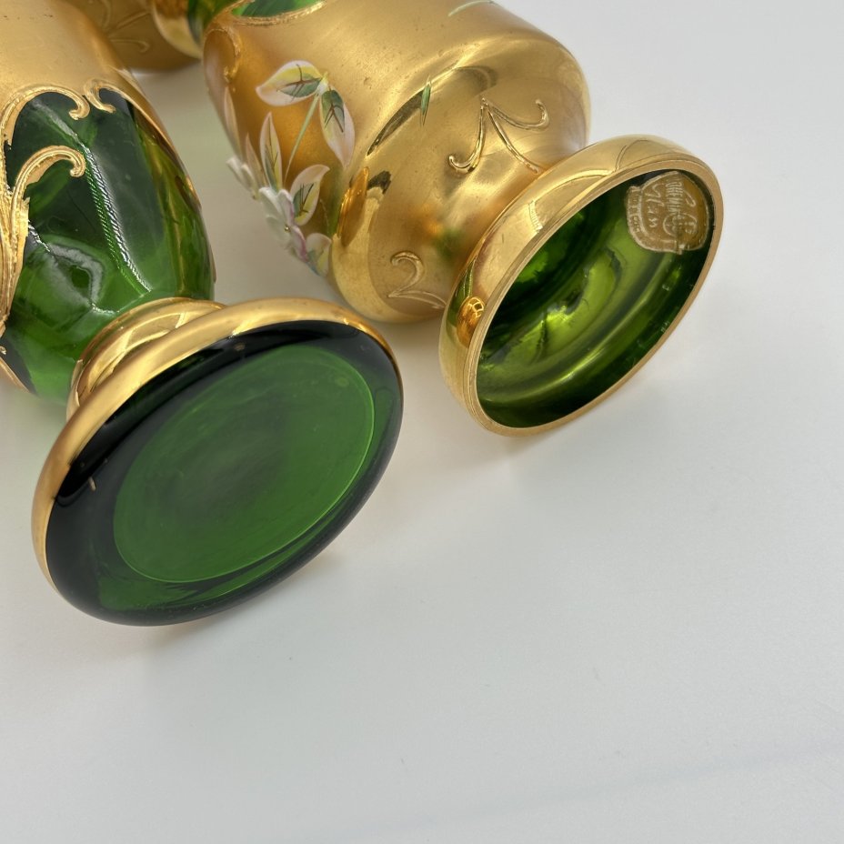 Вазочки парные с лепным цветочным декором, "Bohemian glass"