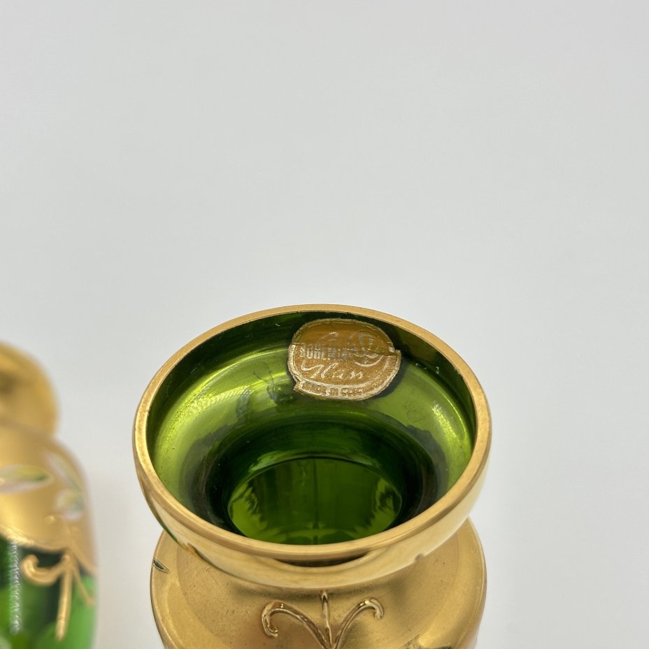 Вазочки парные с лепным цветочным декором, "Bohemian glass"