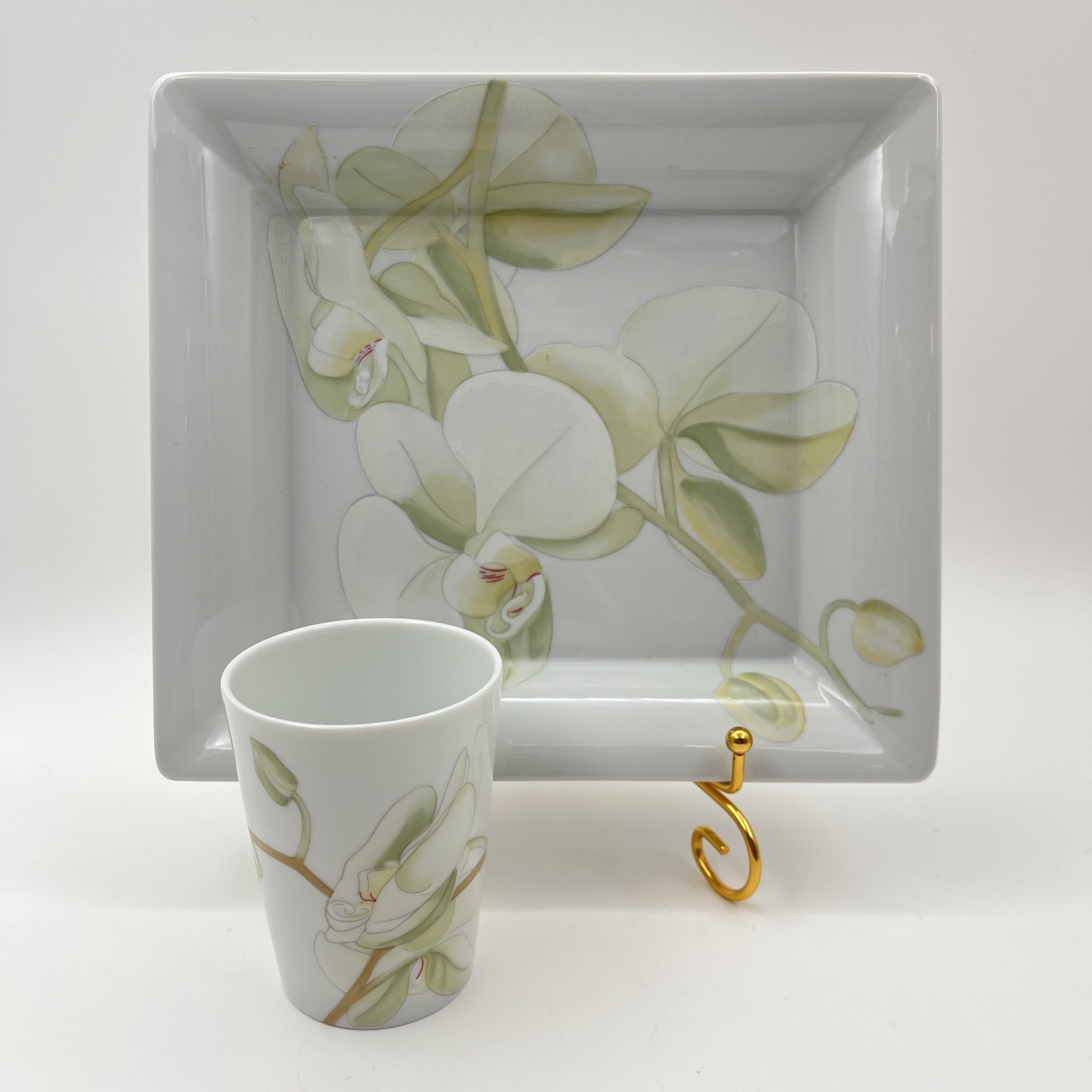 Набор сервировочный (блюдо, салфетница) с экзотическим цветочным декором, Yves Delorme&Philippe Deshoulieres, фарфор, деколь, Limoges, Франция, 1990-2010 гг.