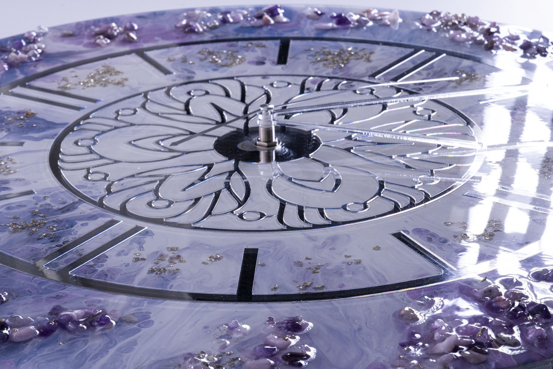 Часы настенные "Нежность", авторская ручная работа в технике Resin Art, Глянцевое 3D покрытие, натуральный камень, Россия, 2021 г.