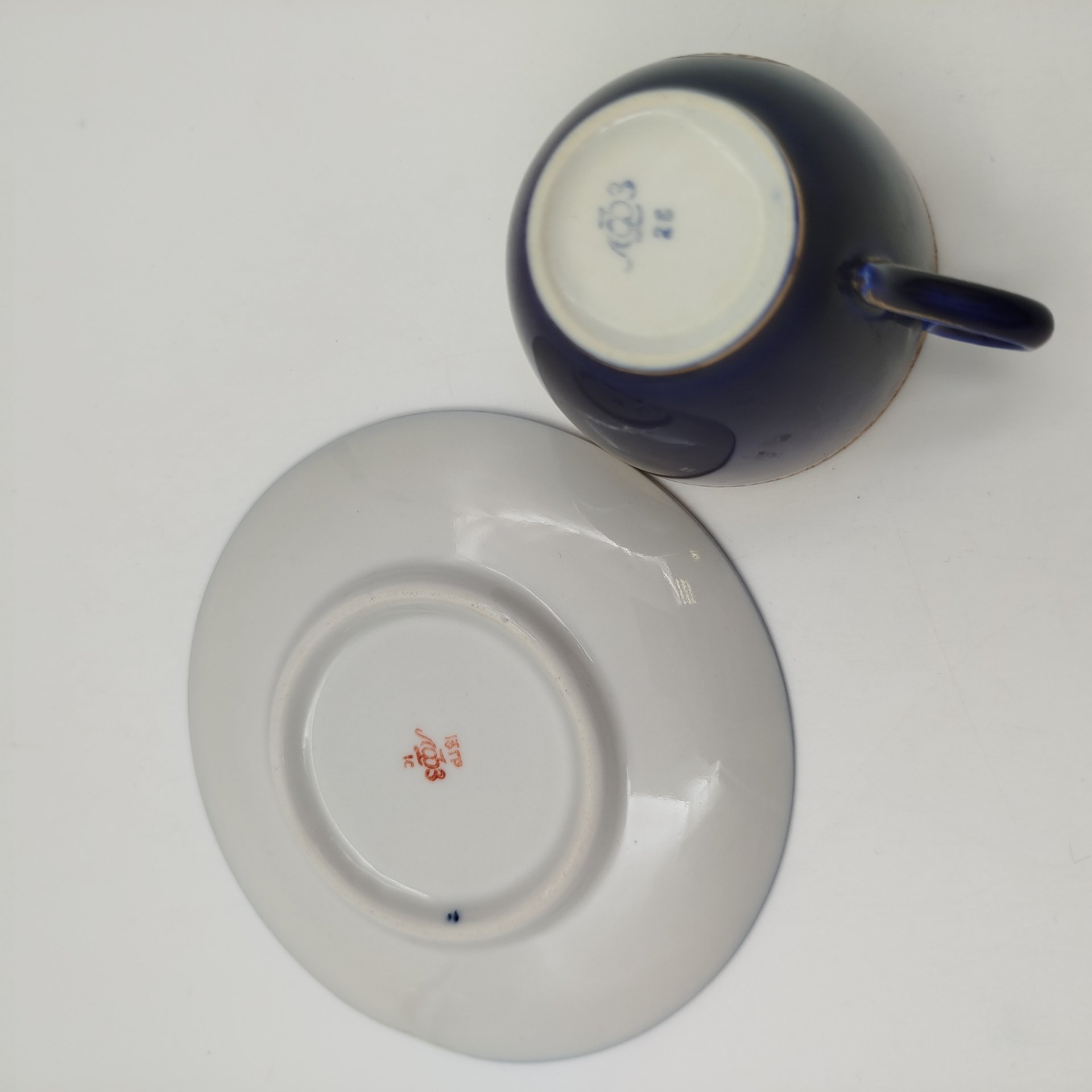 Кофейная пара кобальтого оттенка "Сочи", фарфор, крытье кобальтом, золочение, Ленинградский фарфоровый завод (ЛФЗ), СССР, 1970-1986 гг.