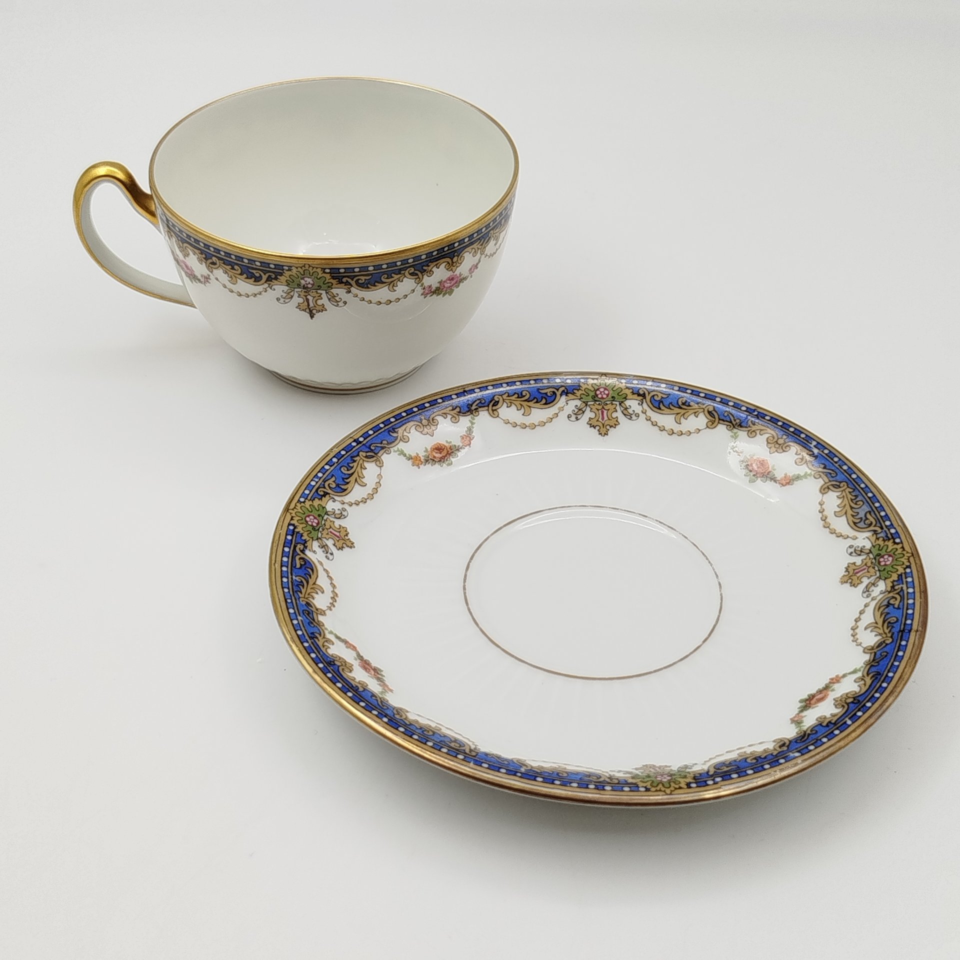 Пара чайная с орнаментальным декором, A. Lanternier & Cie,  Limoges, фарфор, деколь, золочение, Франция, 1918-1929 гг.