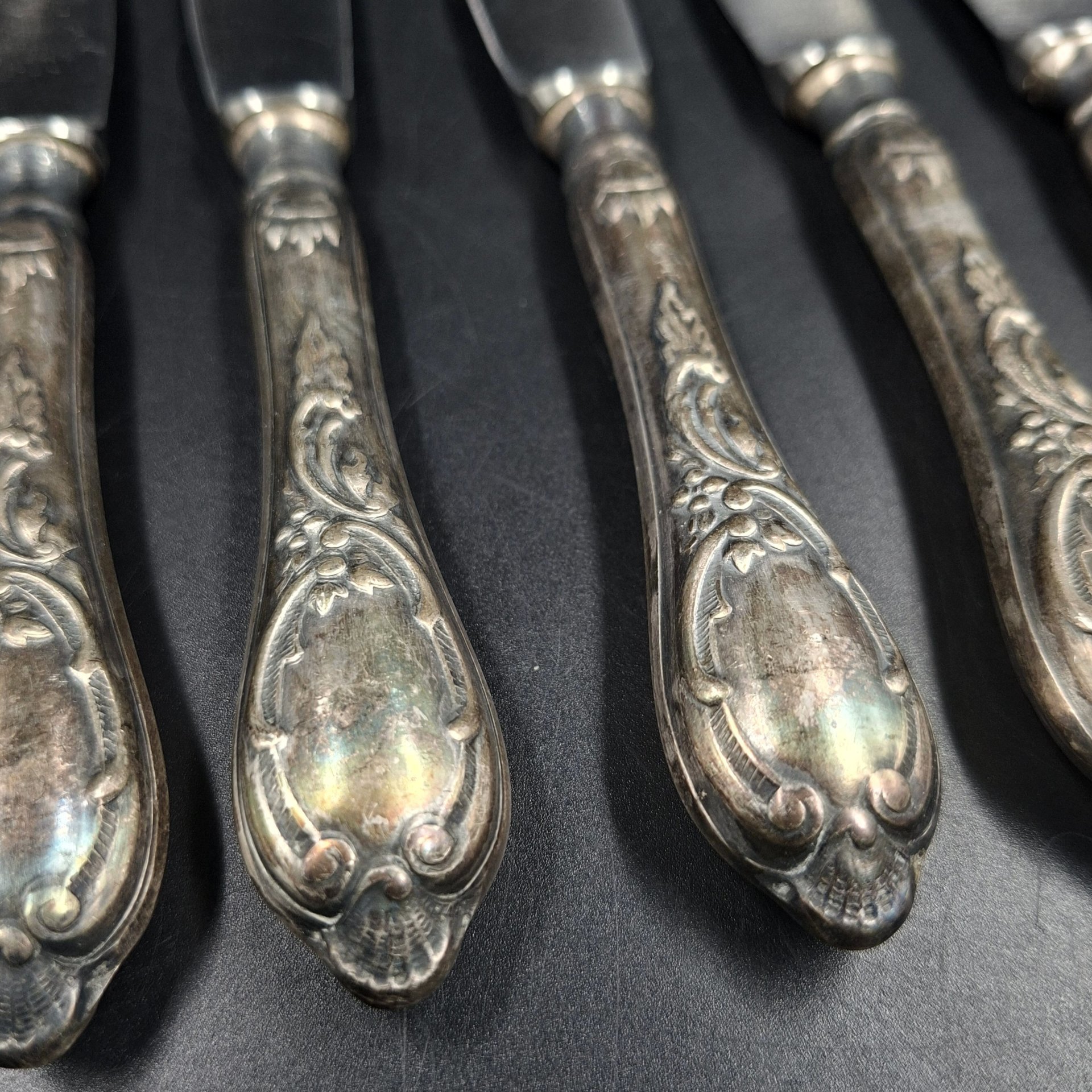 Набор из шести десертных/закусочных ножей с растительным декором, сталь, мельхиор, Латвия, 1930-1960 гг.