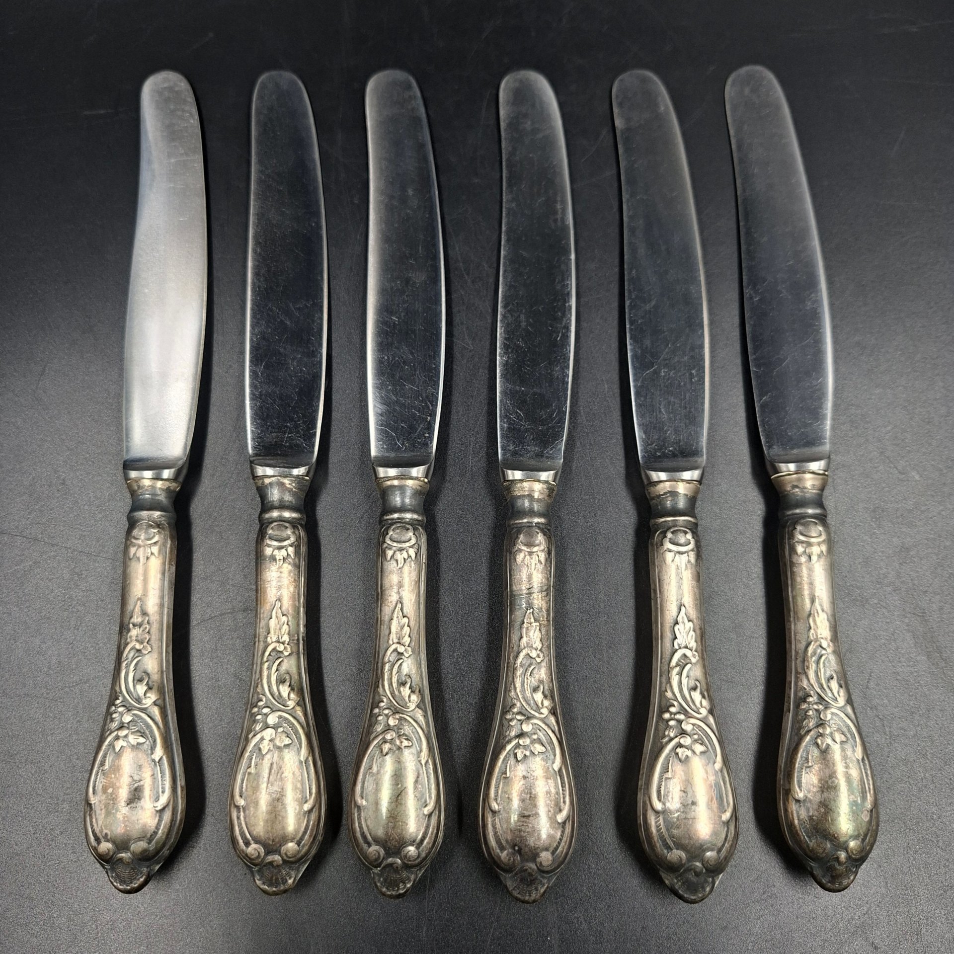 Набор из шести десертных/закусочных ножей с растительным декором, сталь, мельхиор, Латвия, 1930-1960 гг.