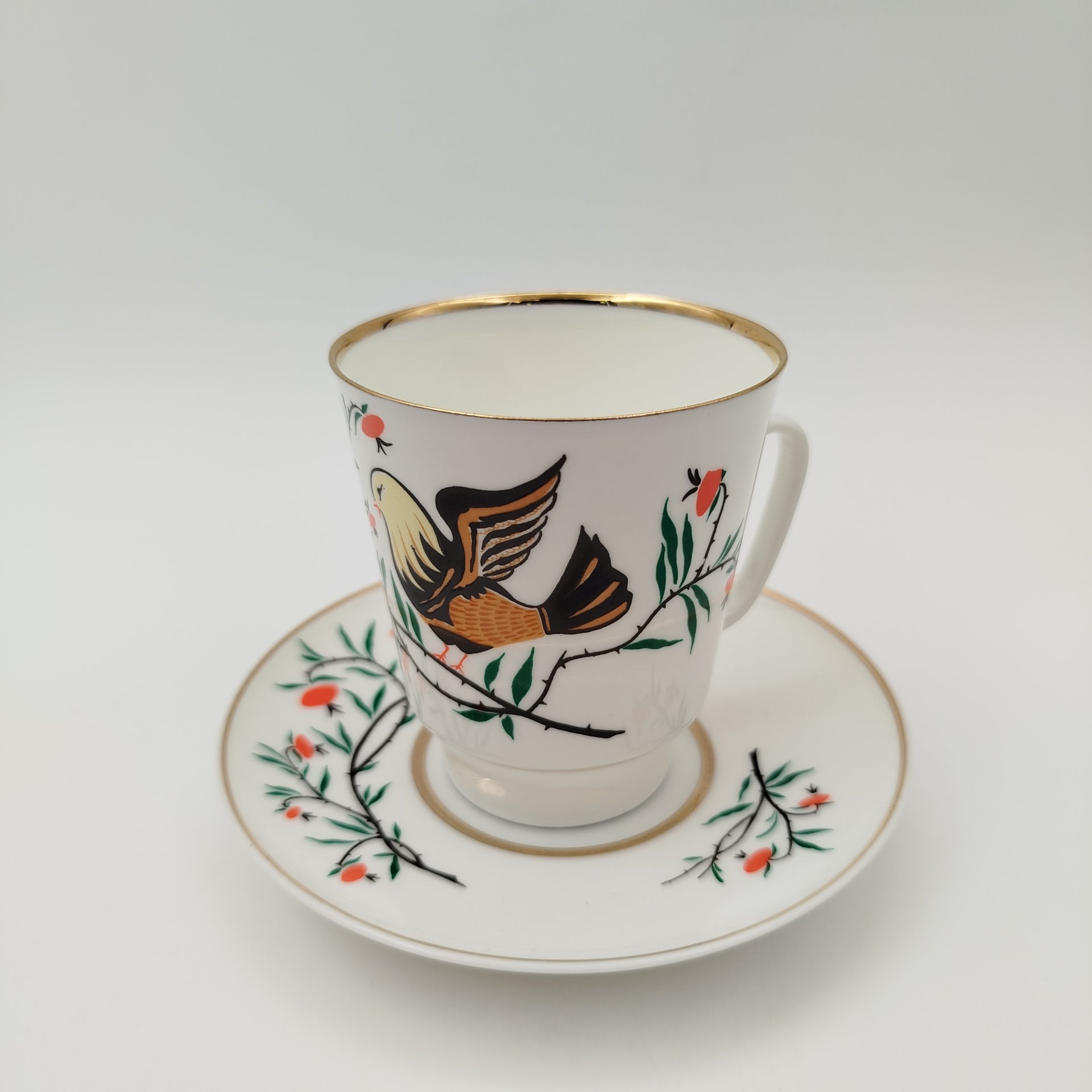 Пара кофейная "Птички", автор рисунка А.В. Щекатихина-Потоцкая, фарфор, деколь, золочение, Ленинградский фарфоровый завод (ЛФЗ), СССР, 1970-1986 гг.