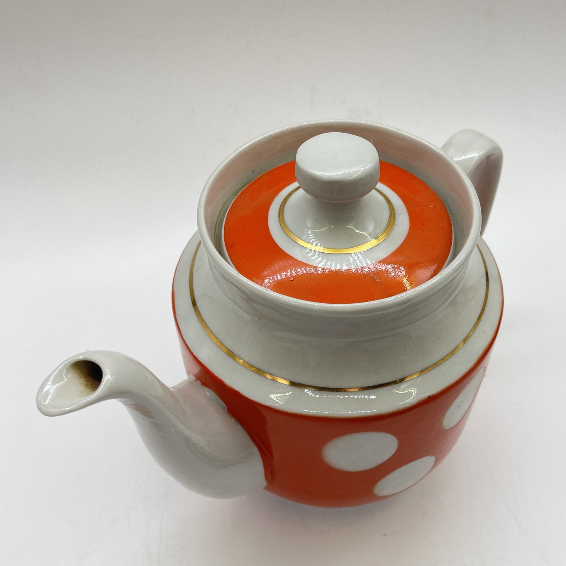 Чайник заварочный с декором в горох, фарфор, крытье, золочение, Довбышский фарфоровый завод (Довбыш), СССР, 1970 г.