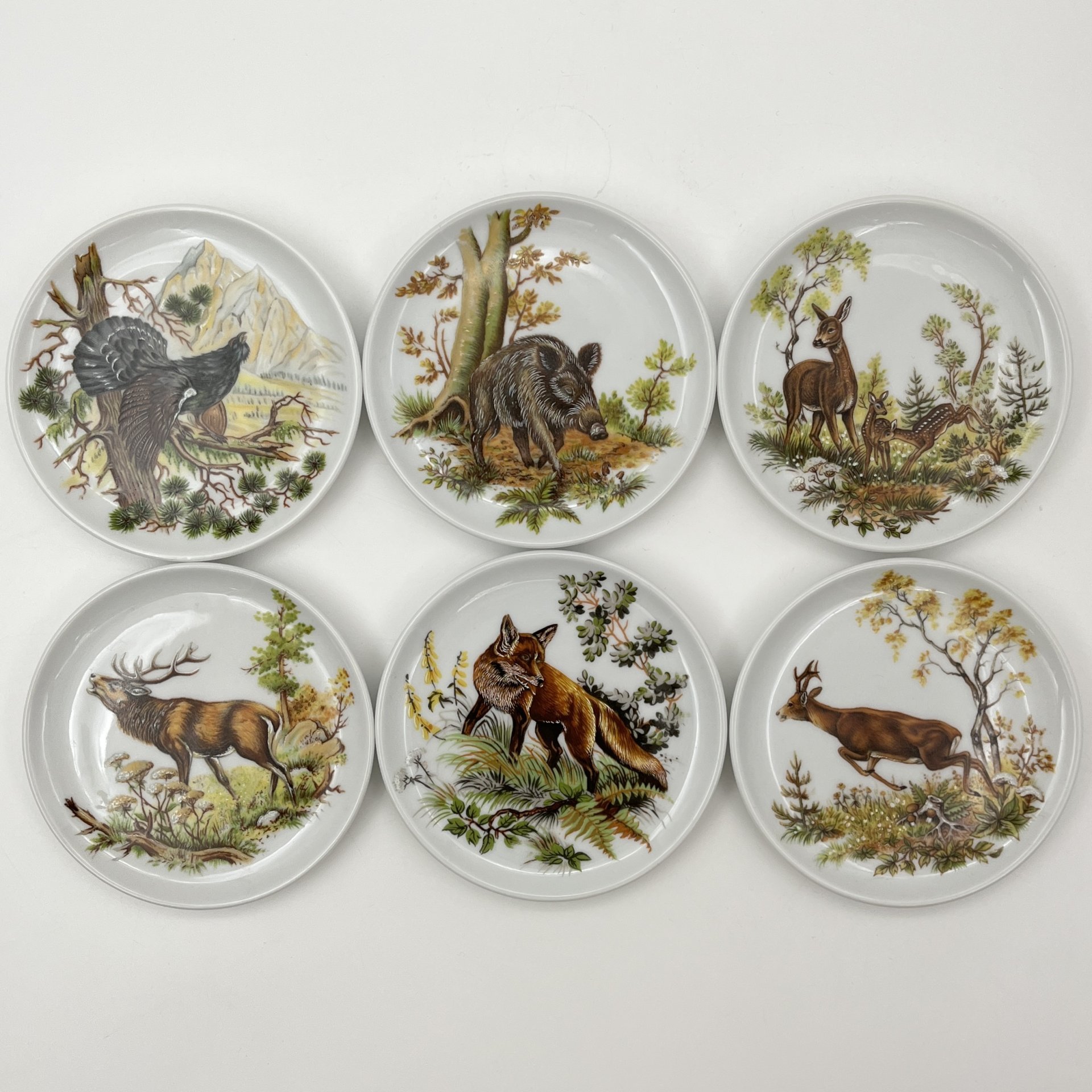 Набор из 6-ти розеток (блюдец), украшенных изображением лесных обитателей, фарфор, деколь с подрисовкой, Западная Европа, 1960-1980 гг.