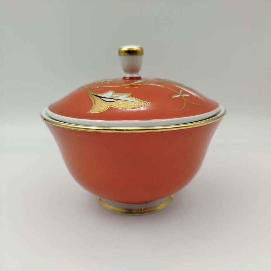 Сахарница (конфетница) с растительным декором на терракотовом фоне, фарфор, крытье, роспись, золочение, Unterweissbach Werkstätten (Унтервайсбах), Германия, 1956-1962 гг.
