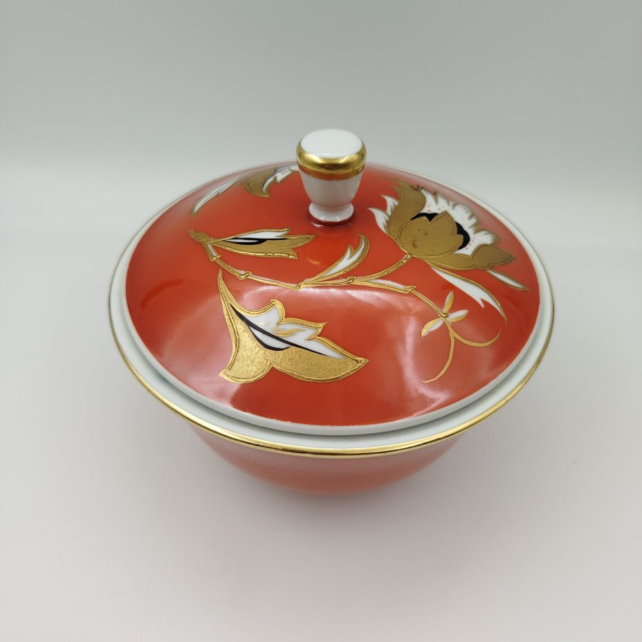 Сахарница (конфетница) с растительным декором на терракотовом фоне, фарфор, крытье, роспись, золочение, Unterweissbach Werkstätten (Унтервайсбах), Германия, 1956-1962 гг.