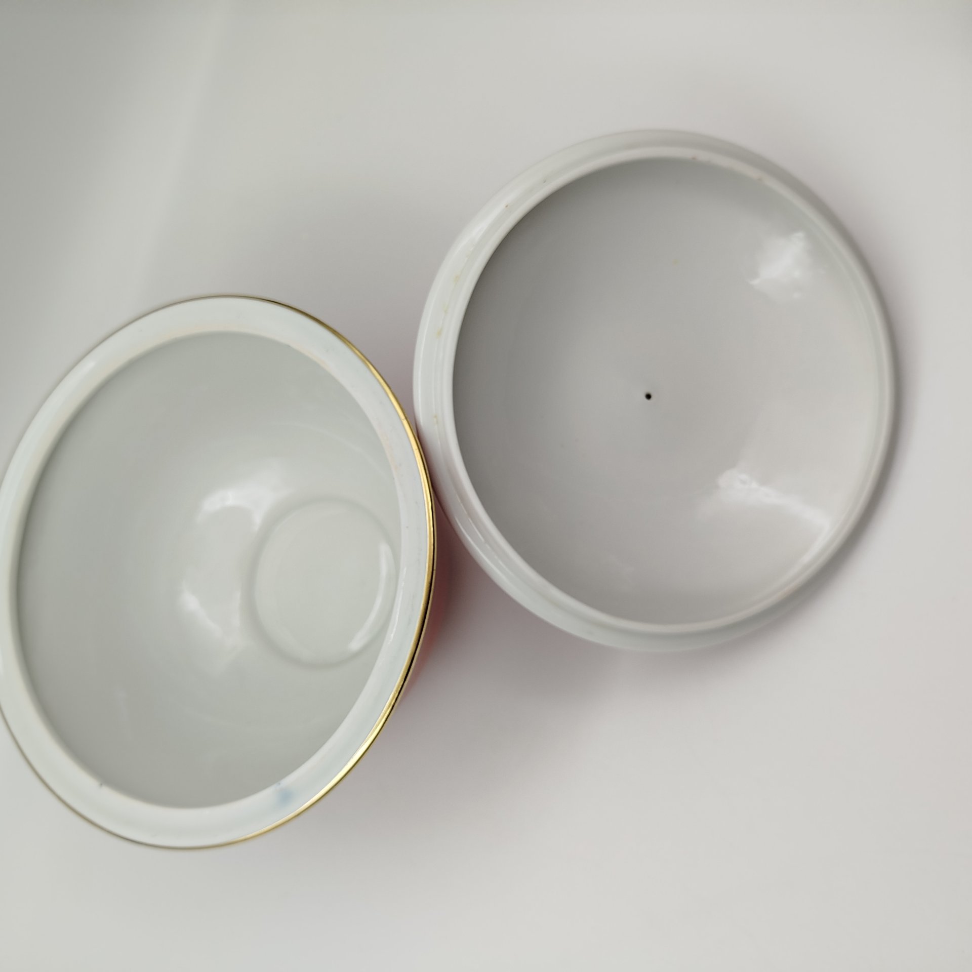 Сахарница (конфетница) с растительным декором на терракотовом фоне, фарфор, крытье, роспись, золочение, Unterweissbach Werkstätten (Унтервайсбах), Германия, 1956-1962 гг.