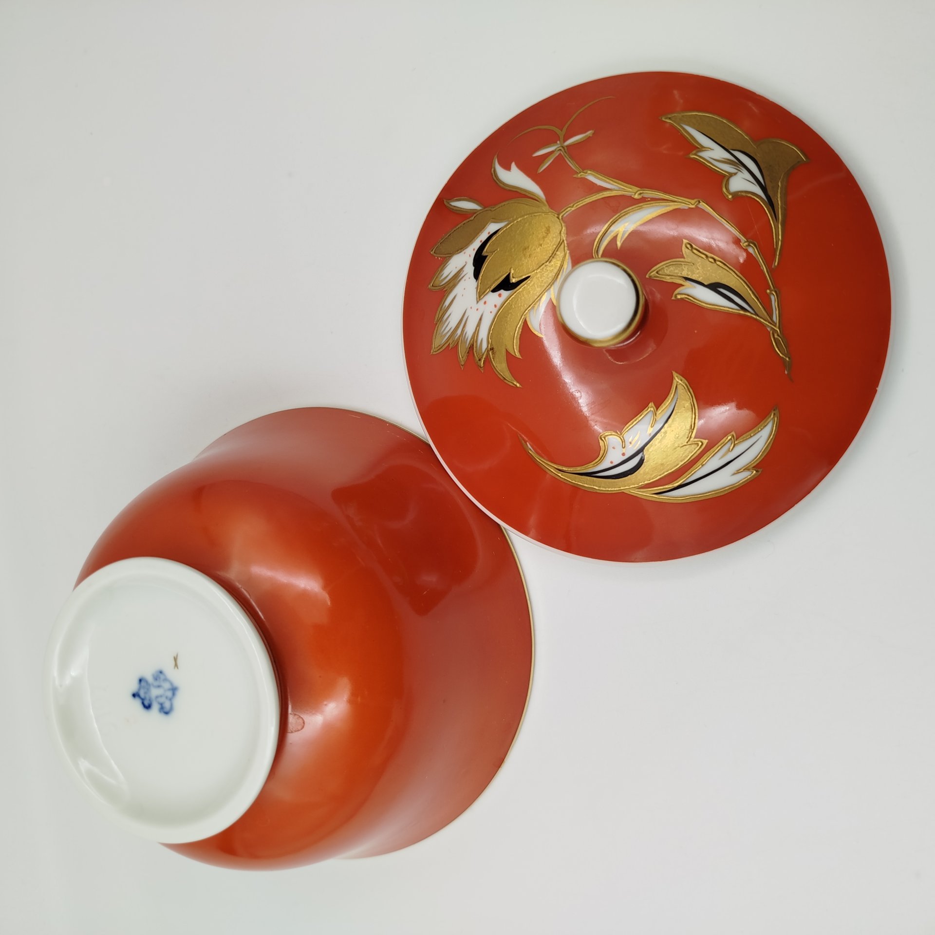 Сахарница (конфетница) с растительным декором на терракотовом фоне, фарфор, крытье, роспись, золочение, Unterweissbach Werkstätten (Унтервайсбах), Германия, 1956-1962 гг.