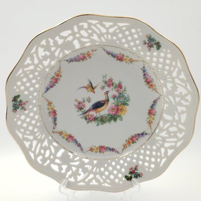 Блюдо сервировочное с прорезным бортом, украшенное цветочными гирляндами и птицами, фарфор, деколь, золочение, Германия, 1970-1990 гг.