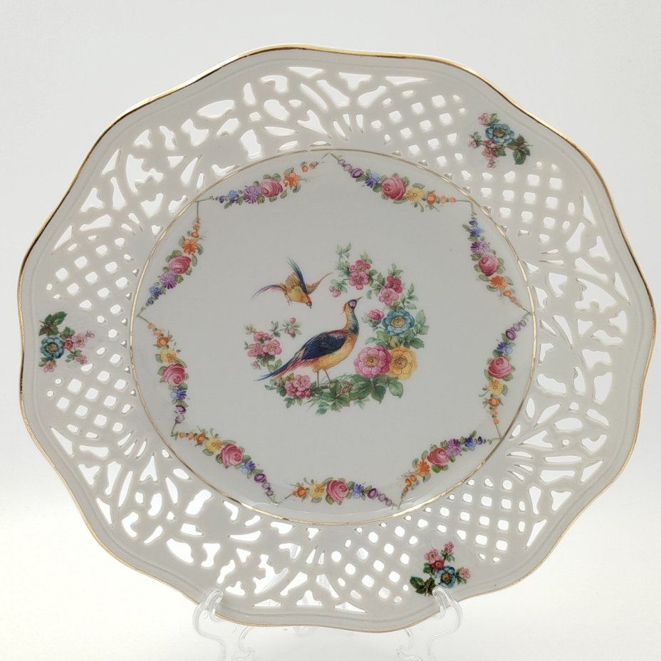 Блюдо сервировочное с прорезным бортом, украшенное цветочными гирляндами и птицами, фарфор, деколь, золочение, Германия, 1970-1990 гг.