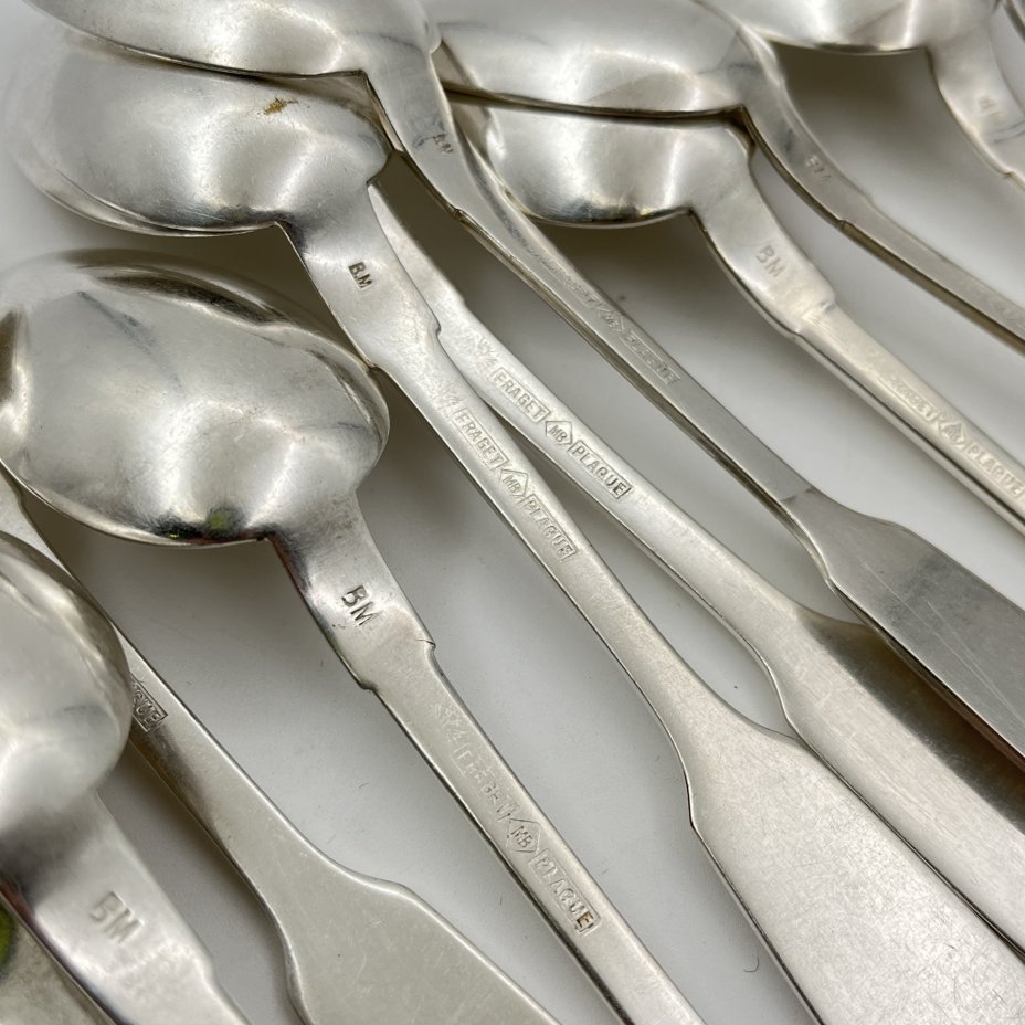 Набор из двенадцати десертных ложек с монограммами на черенках, металл, серебрение, Fraget (Фабрика серебряных и плакированных изделий Иосифа Фраже), Царство Польское, 1896-1917 гг.