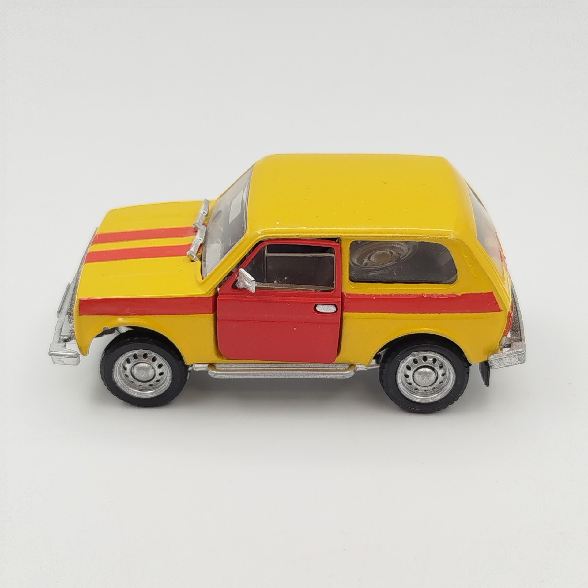 Модель автомобиля "ВАЗ-2113", авторская модель, металл, пластмасса, Российская Федерация, 1990-2010 гг.