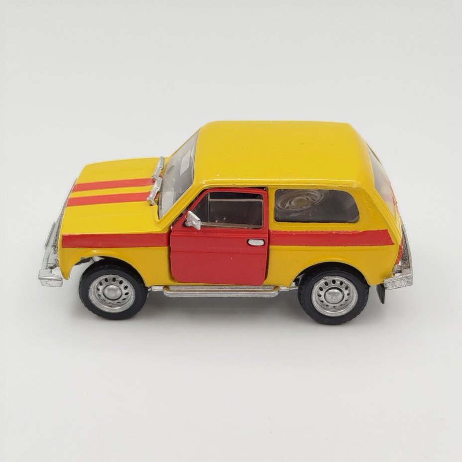 Модель автомобиля "ВАЗ-2113", авторская модель, металл, пластмасса, Российская Федерация, 1990-2010 гг.