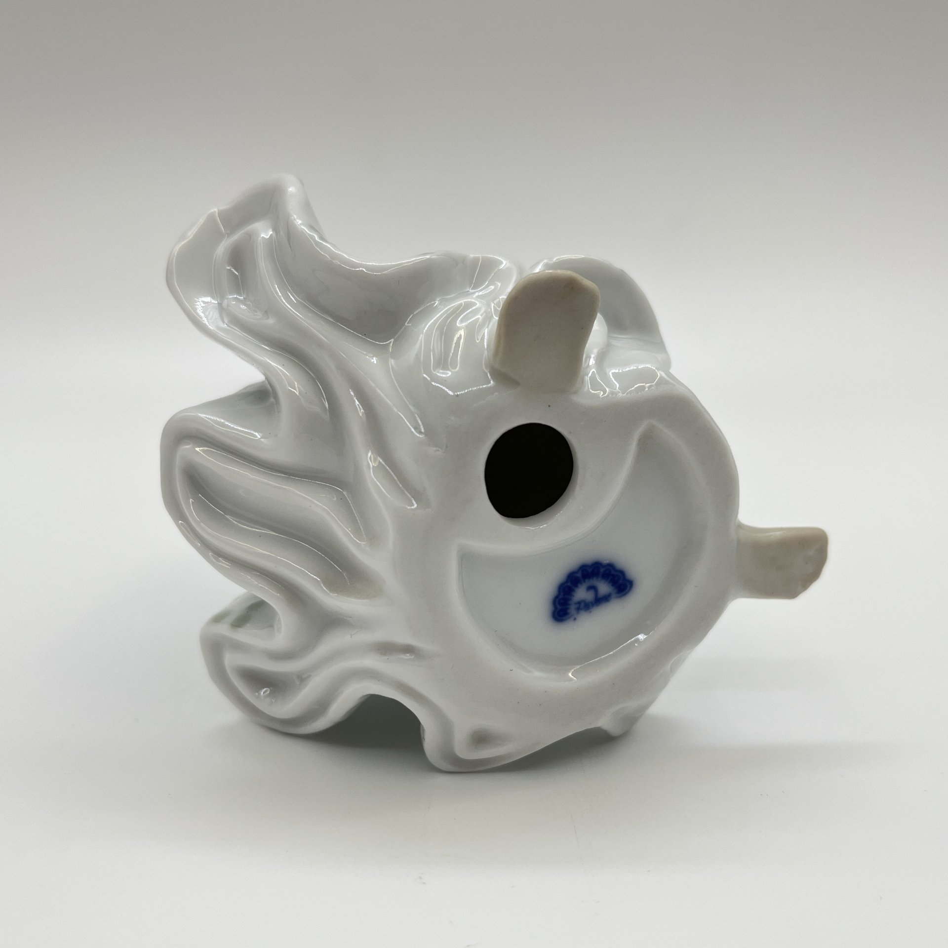 Статуэтка "Девушка с ребенком", фарфор, Pavone, Италия, 2025 г.