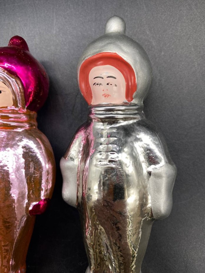 Набор из двух ёлочных игрушек на прищепках "Космонавт" в разных расцветках