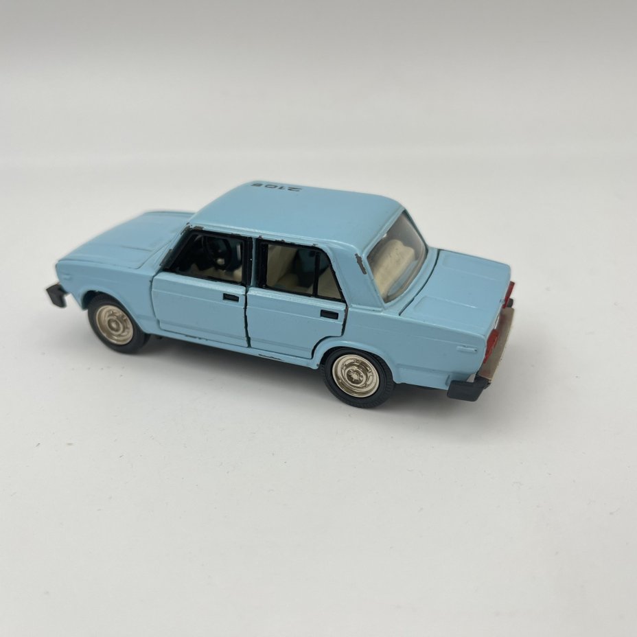 Модель автомобиля "ВАЗ-2105" в масштабе 1:43, металл, пластмасса, СССР, 1970-1990 гг.