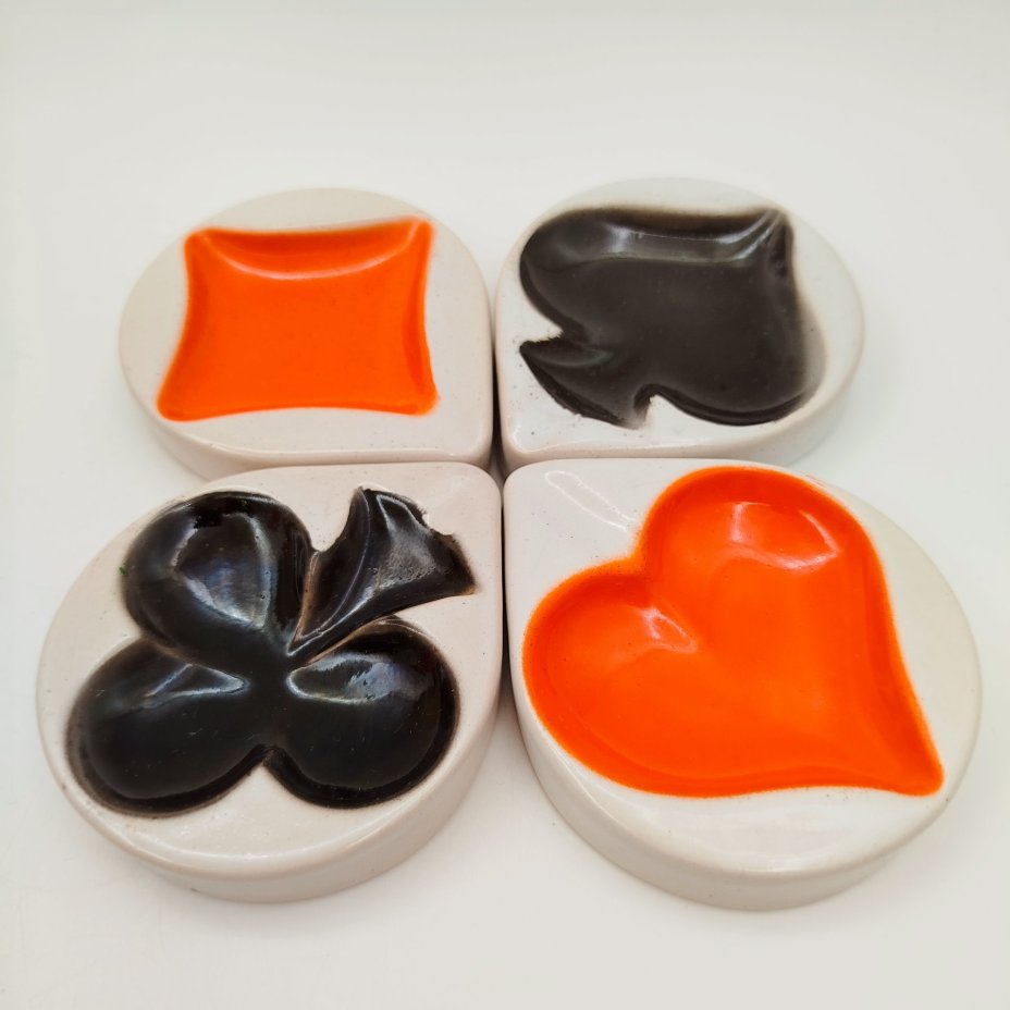 Набор из 4-х пепельниц в форме мастей игральных карт, керамика, Западная Европа, 1960-1980 гг.