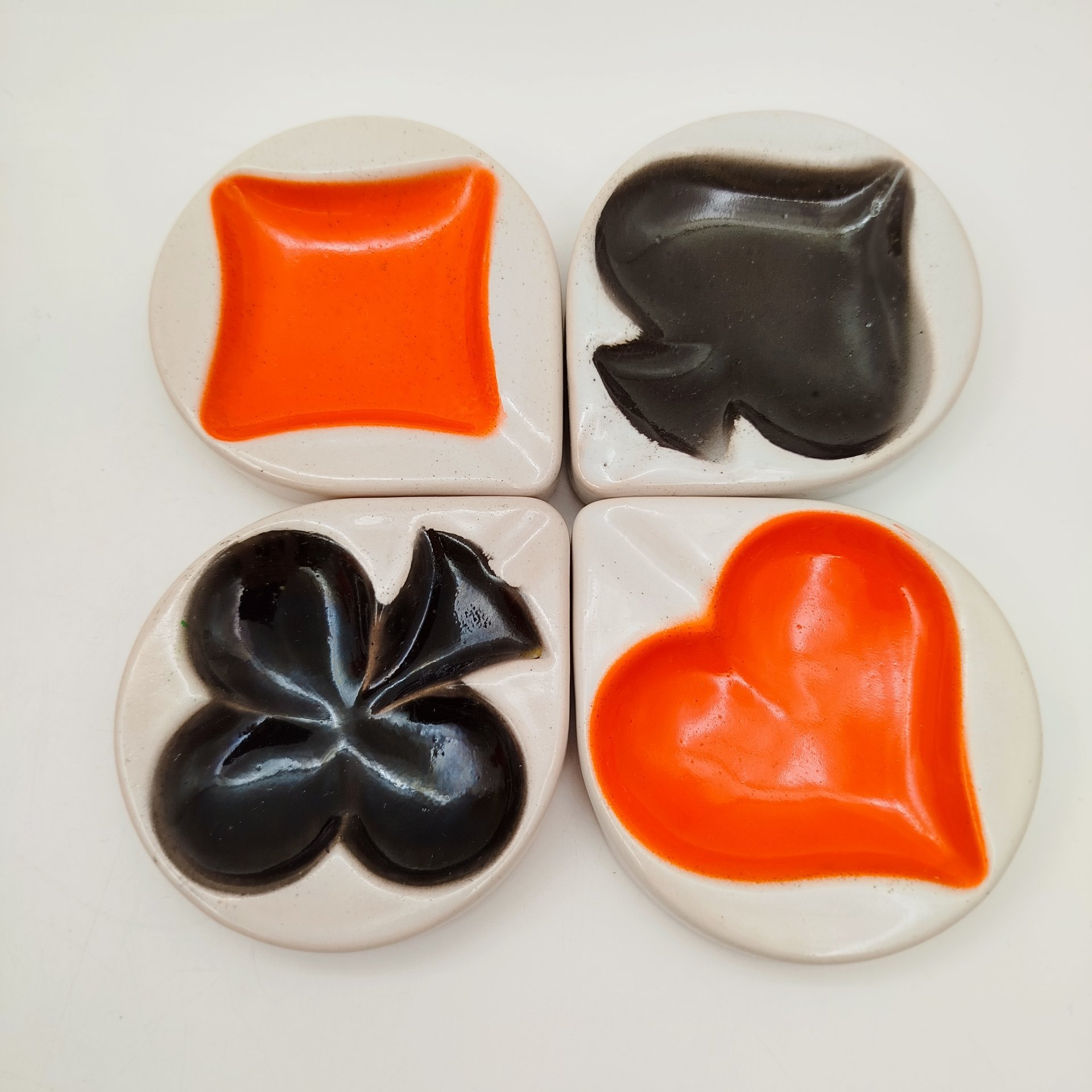 Набор из 4-х пепельниц в форме мастей игральных карт, керамика, Западная Европа, 1960-1980 гг.