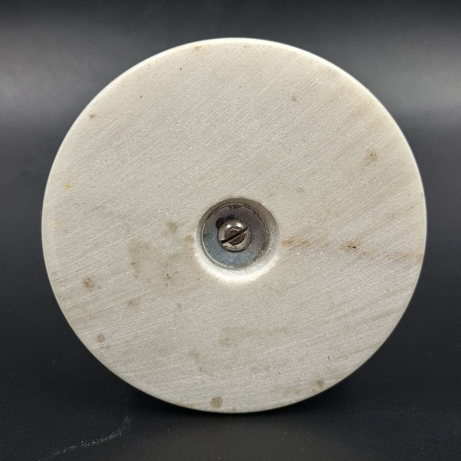 Подсвечник на одну свечу с основанием в виде аиста