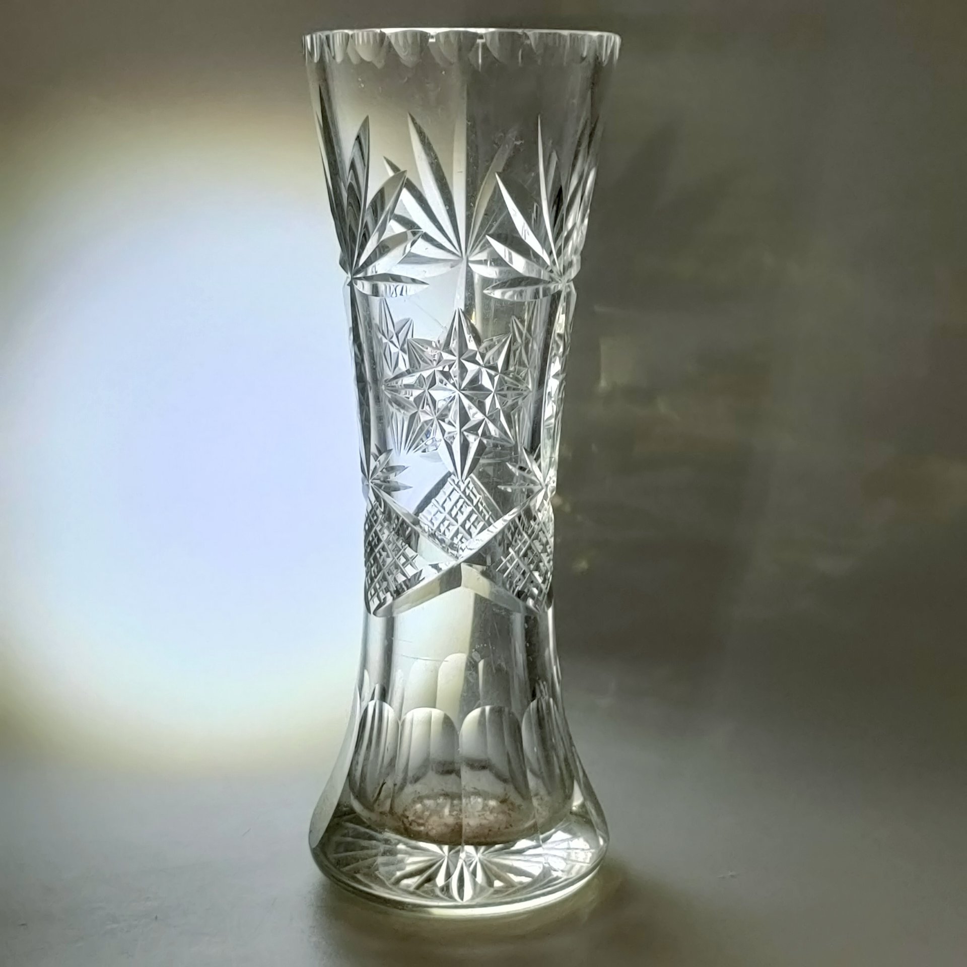Ваза для цветов с резным декором, хрусталь, алмазная грань, СССР, 1960-1990 гг.