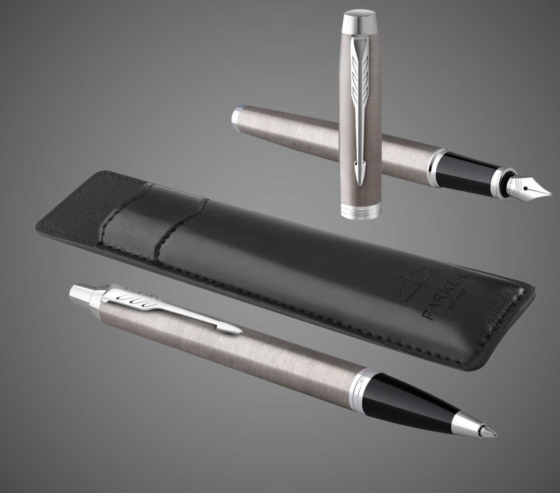 Набор из 2х ручек и чехла в подарочной коробке Parker "IM Stainless Steel CT". Шариковая и перьевая ручки, чехол экокожа, чернила син., стержень М, Лаки и смолы: лак, латунь