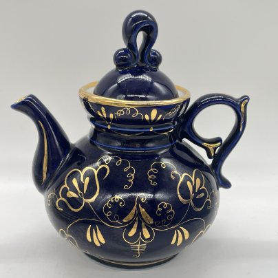 Чайник заварочный с расписным растительным декором (крышка в подборе), фарфор, кобальт, золочение, роспись, Объединение «Гжель», СССР, 1972-1985 гг.