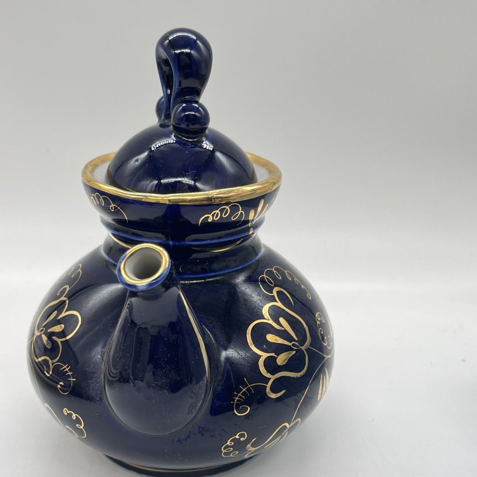 Чайник заварочный с расписным растительным декором (крышка в подборе), фарфор, кобальт, золочение, роспись, Объединение «Гжель», СССР, 1972-1985 гг.