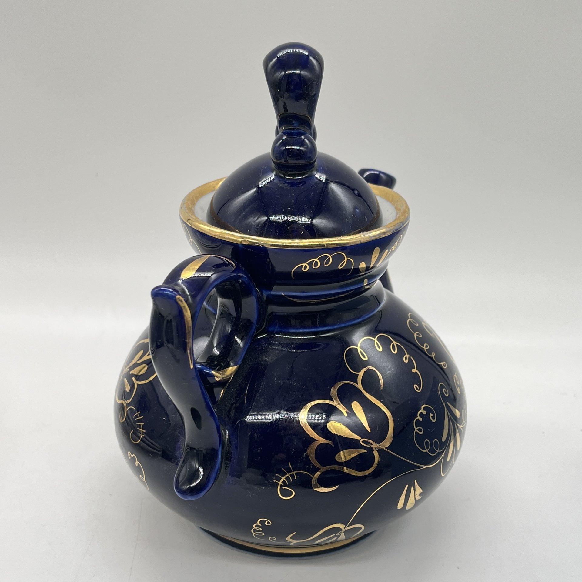 Чайник заварочный с расписным растительным декором (крышка в подборе), фарфор, кобальт, золочение, роспись, Объединение «Гжель», СССР, 1972-1985 гг.