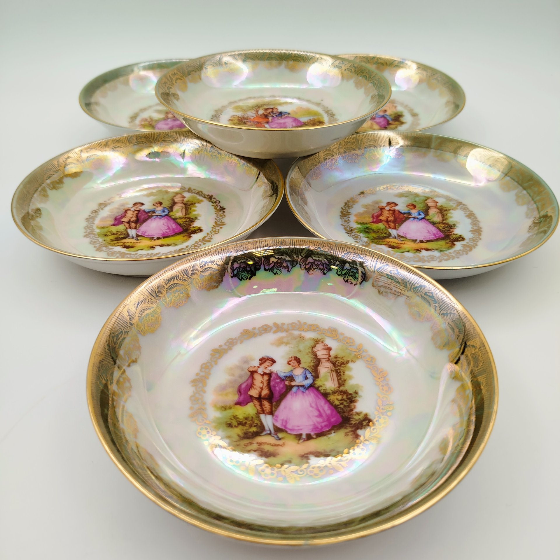 Набор из 6-ти миниатюрных салатников, украшенных сюжетами по мотивам картин Фрагонара, фарфор, деколь, люстр, золочение, Bavaria Porzellan, Германия, 1950-1970 гг.