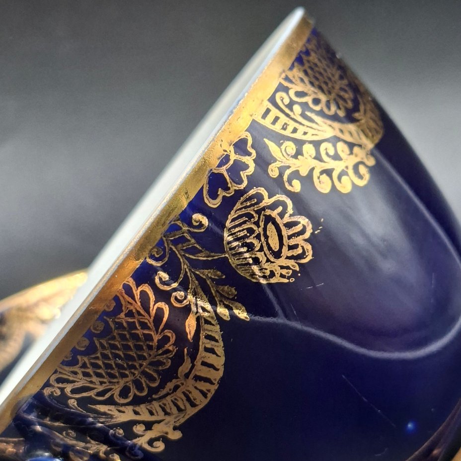 Пара чайная "8 марта", фарфор, крытье кобальтом, золочение, Ленинградский фарфоровый завод (ЛФЗ), СССР, 1970-1992 гг.